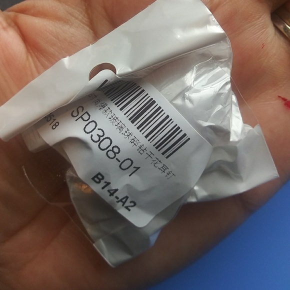 Earing - Picture 3 of 4